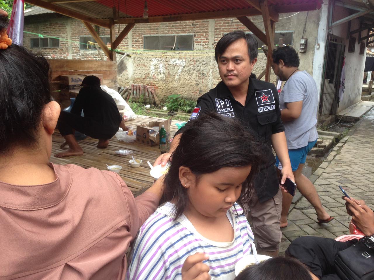 Peduli Korban Banjir, Repdem Banten Gelar Baksos dan Dapur Umum