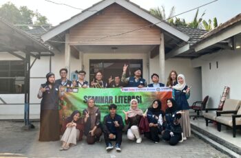 KKM Tematik Literasi Untirta Gelar Seminar untuk Perkuat Budaya Baca di Desa Tenjoayu