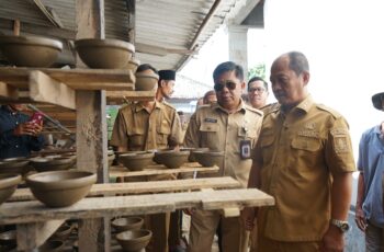 Wabup Serang Ajak Warga Kosambi Pertahankan Sentra Gerabah dan Perkuat Daya Saing Produk