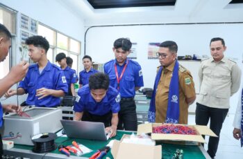 Gubernur Andra Soni Tegaskan Program Sekolah Gratis Utamakan Mutu Pendidikan